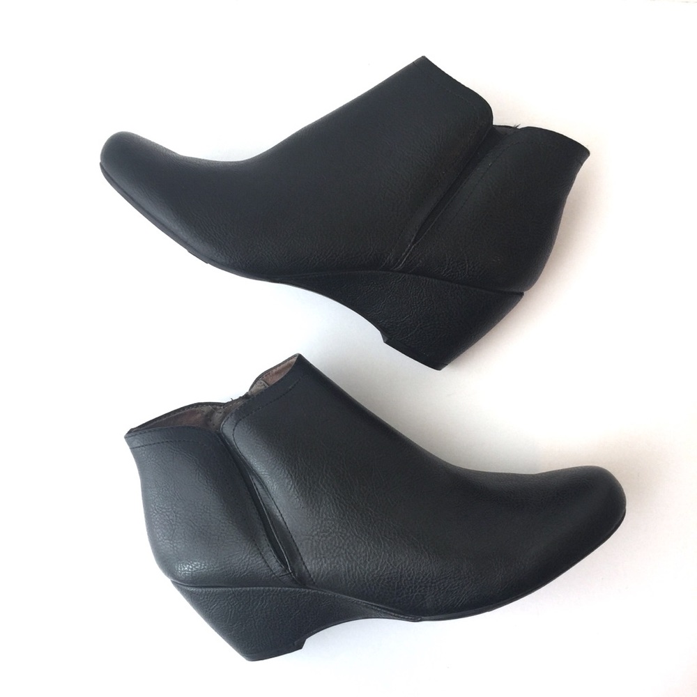 Natural Soul by Naturalizer Evans Ankle Boot Black